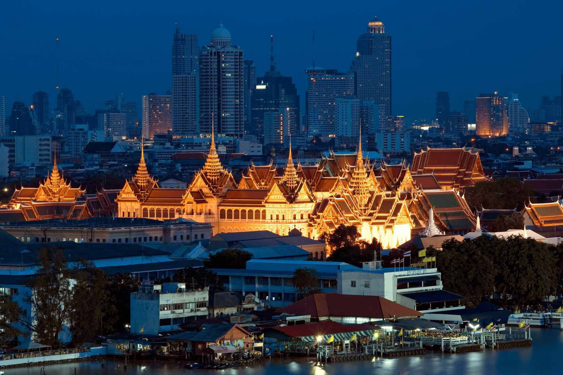 Bangkok, ville thaïlandaise, mélange de culture traditionnelle et de développement urbain.