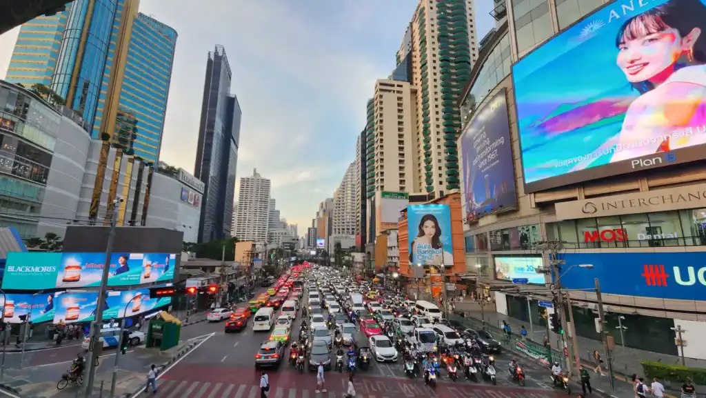 Rues animées avec embouteillage urbain