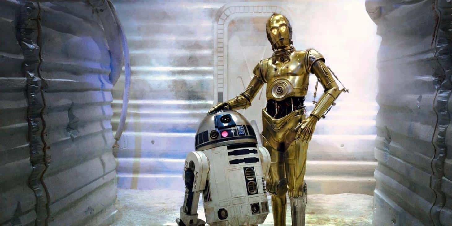 Deux robots dans un couloir futuriste