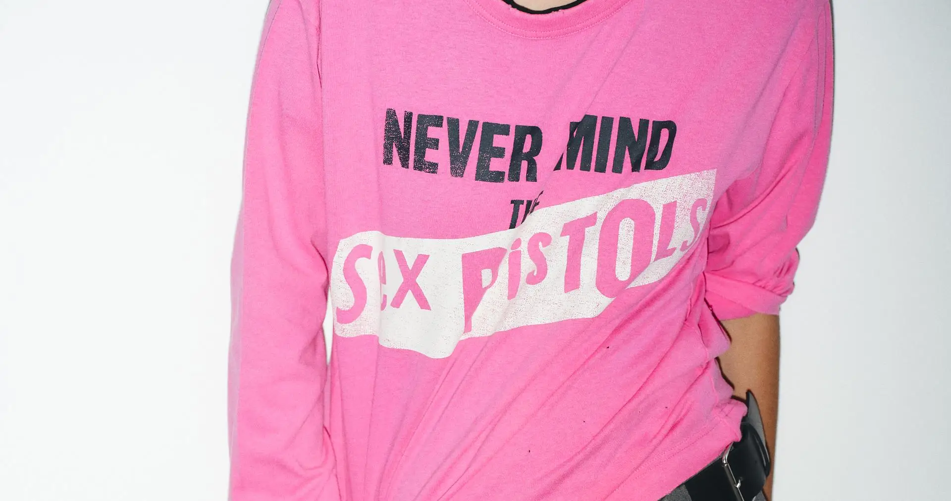 T-shirt Zara rose Sex Pistols, une audace à 56.50 euros.